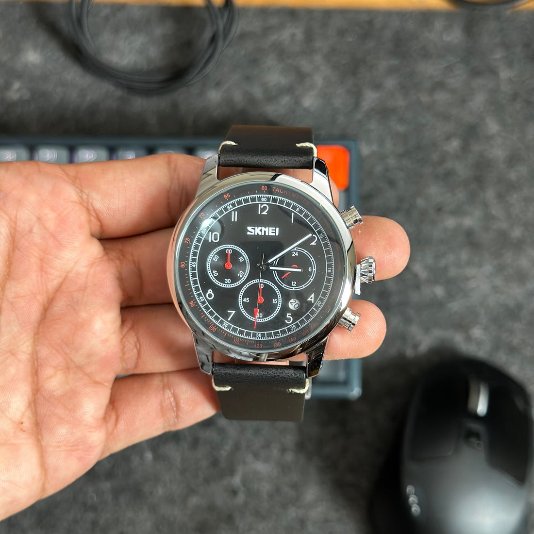 Reloj Skmei con correa de cuero y calendario | SK-9318