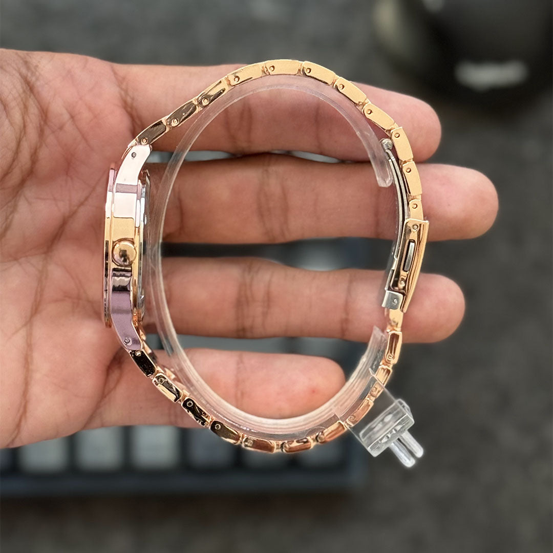 Reloj Curren 6920 Dorado para Mujer | Un Toque de Lujo Audaz
