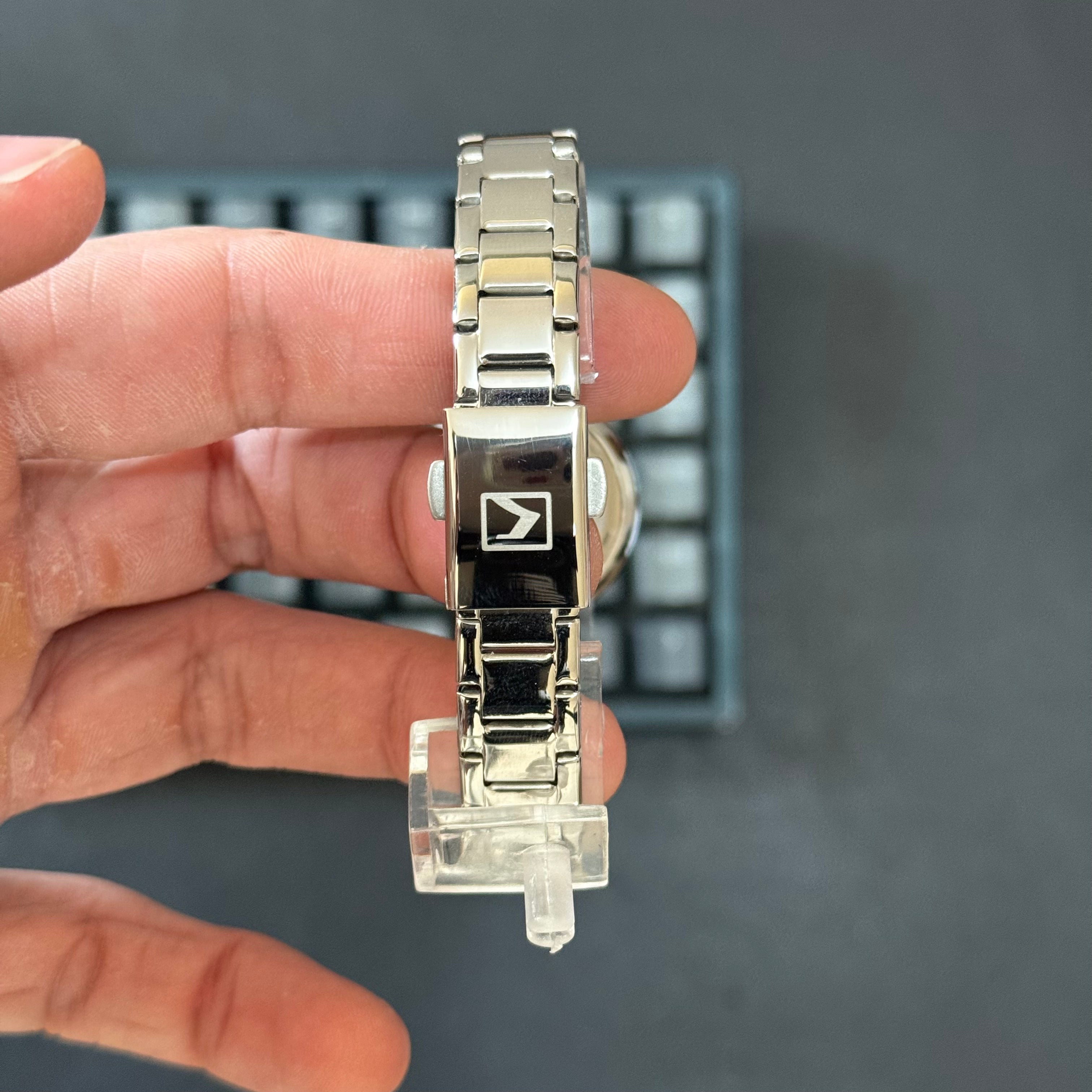 Foto real reves hermoso reloj Curren plateado para dama